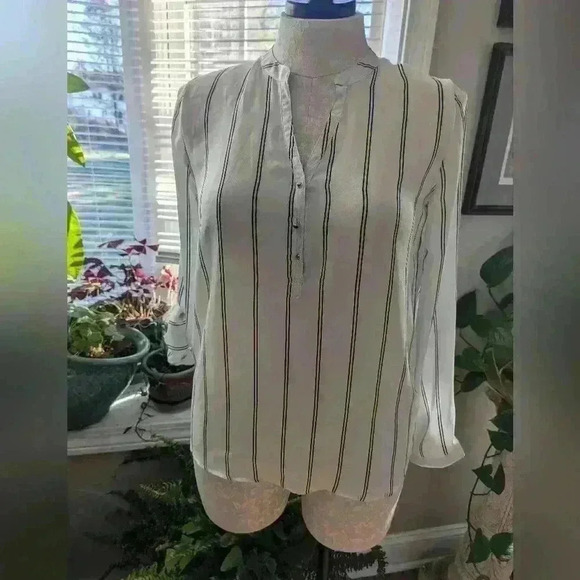 Forever 21 Tops - Forever 21 Women's Blouse Size L